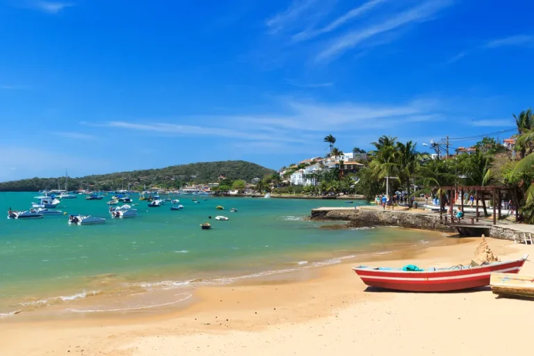 Famosos curtem descanso em Búzios e exaltam a cidade