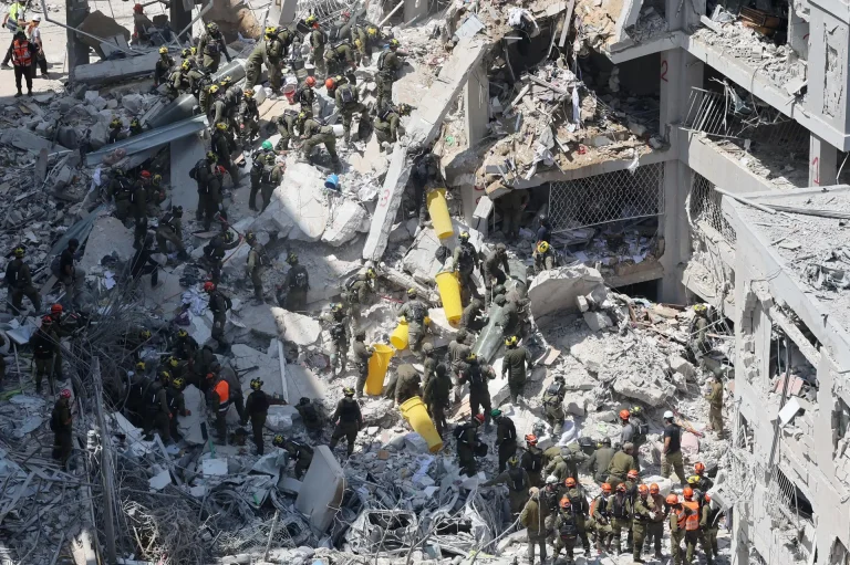 Israel bombardeia Irã 2025
