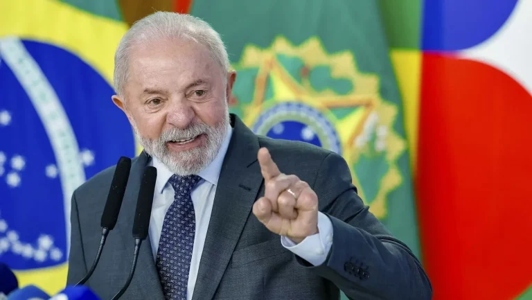 Mesmo com reforma ministerial, Lula sofre maior