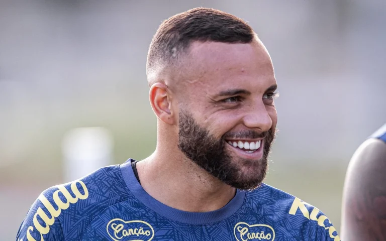 Santos retorna das férias com Neymar nos