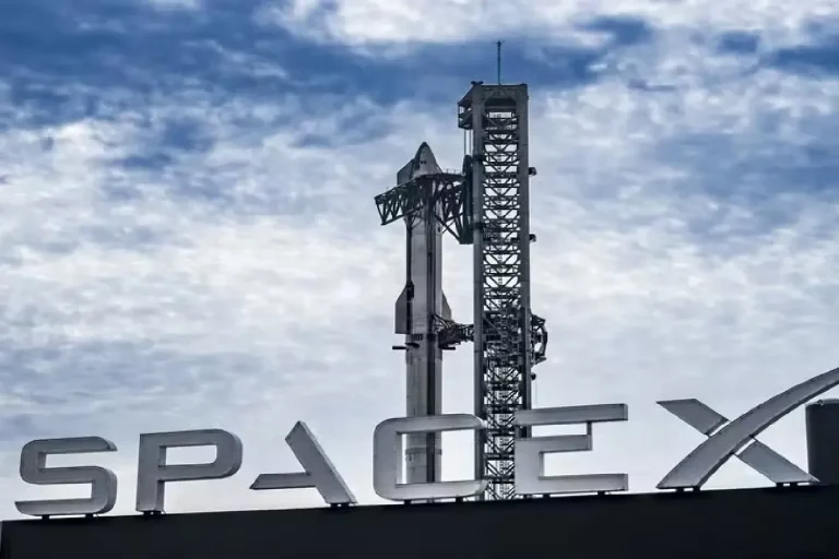 SpaceX anuncia nova data para lançamento de astronautas