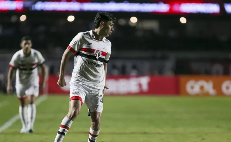 Com Crespo, Ferraresi muda de posição no São Paulo