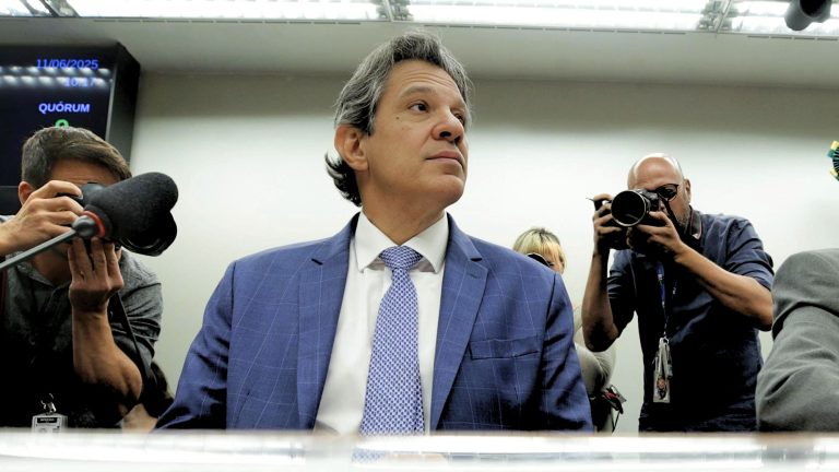 Governo Lula recorre ao STF para manter cobrança do IOF