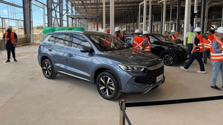 Montadora chinesa BYD inicia produção de carros elétricos no Brasil e promete revolucionar mercado automotivo nacional